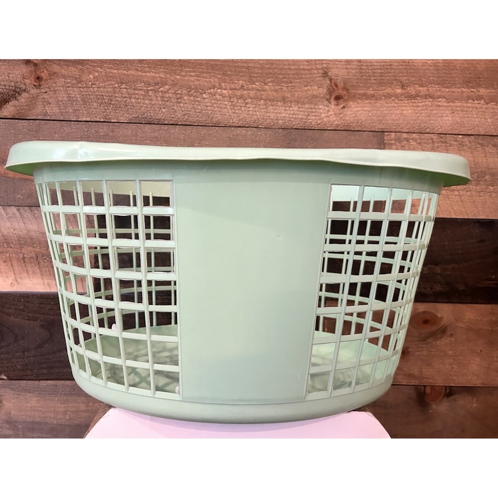 Vintage Tucker Retro Mint Green Plastic Chain-link Pattern‎ Laundry Basket  USA